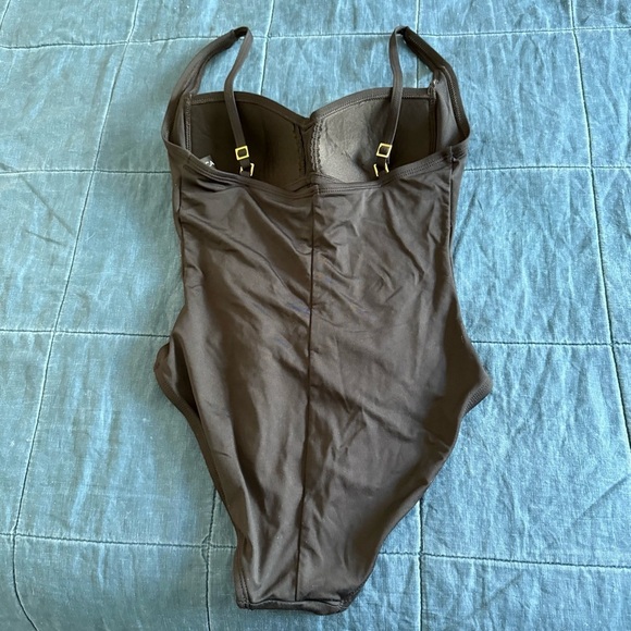 La Blanca Island Goddess One-Piece Swimsuit - size 6 - Picture 4 of 9